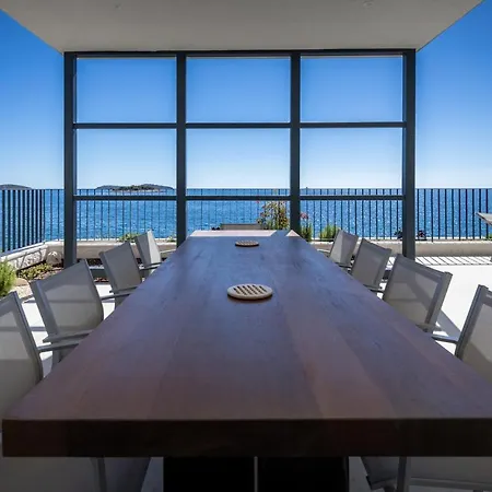 Villa Sensational 5 Bedrooms Miracle Balcony Overlooking Amazing Sea Views *