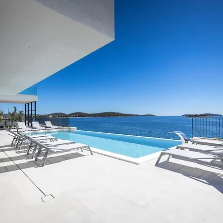 Sensational 5 Bedrooms Miracle Balcony Overlooking Sea Villa