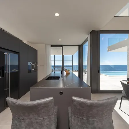 Sensational 5 Bedrooms Miracle Balcony Overlooking Sea 罗戈兹尼察