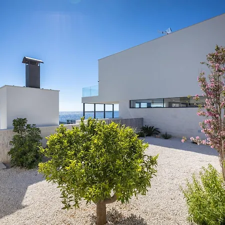 Sensational 5 Bedrooms Miracle Balcony Overlooking Sea *