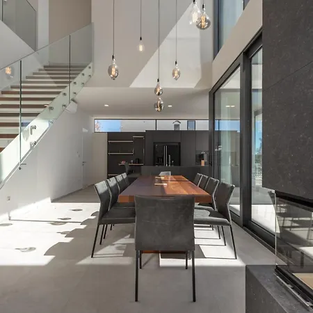 Sensational 5 Bedrooms Miracle Balcony Overlooking Sea Villa *