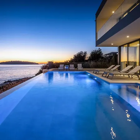 Sensational 5 Bedrooms Miracle Balcony Overlooking Sea Villa Rogoznica (Sibenik-Knin)
