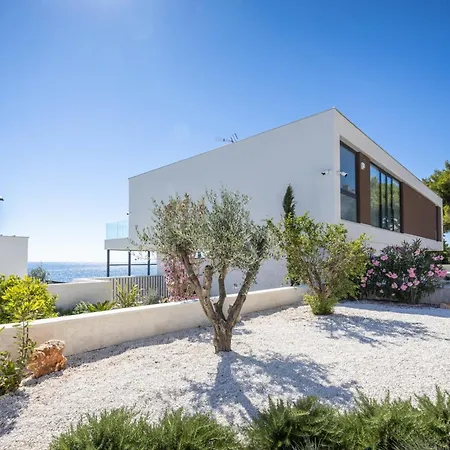 Sensational 5 Bedrooms Miracle Balcony Overlooking Sea Villa