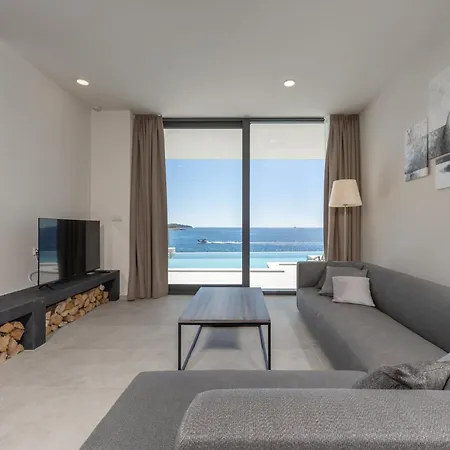 Sensational 5 Bedrooms Miracle Balcony Overlooking Sea Villa