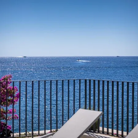 Sensational 5 Bedrooms Miracle Balcony Overlooking Sea *