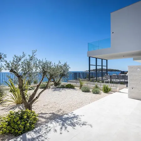 Sensational 5 Bedrooms Miracle Balcony Overlooking Sea Villa
