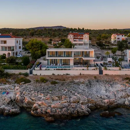 Villa Sensational 5 Bedrooms Miracle Balcony Overlooking Sea *