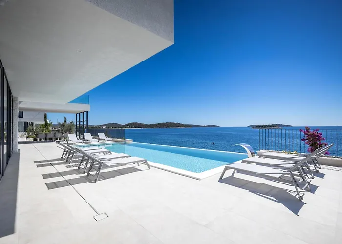 Sensational 5 Bedrooms Miracle Balcony Overlooking Sea Villa