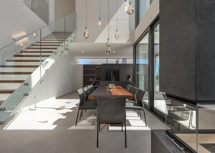 Sensational 5 Bedrooms Miracle Balcony Overlooking Sea Villa *