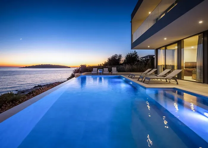 Sensational 5 Bedrooms Miracle Balcony Overlooking Sea Villa Rogoznica (Sibenik-Knin)