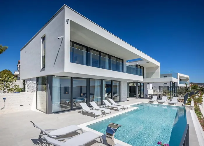 Sensational 5 Bedrooms Miracle Balcony Overlooking Sea * Rogoznica (Sibenik-Knin)