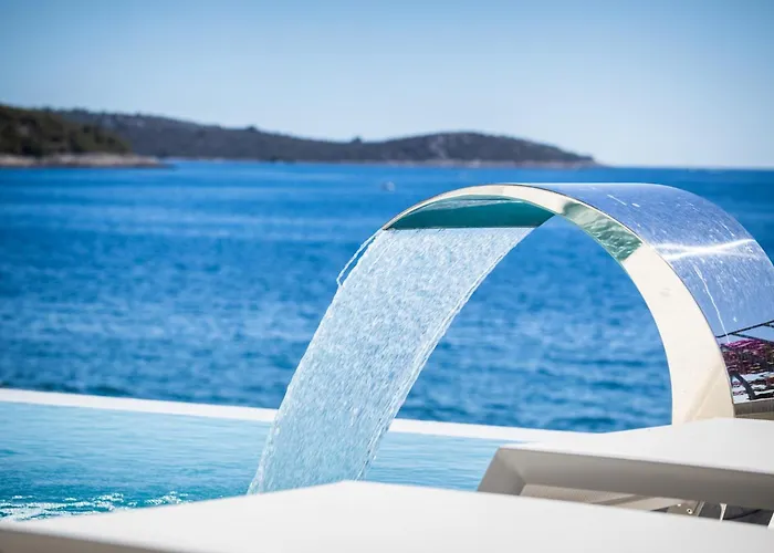 Villa Sensational 5 Bedrooms Miracle Balcony Overlooking Sea *