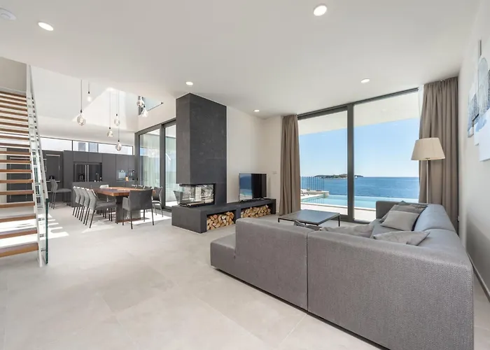 Villa Sensational 5 Bedrooms Miracle Balcony Overlooking Sea *