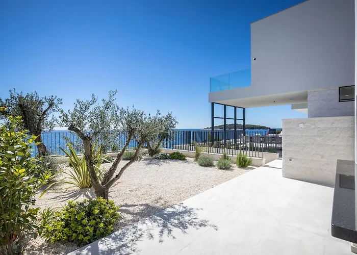 Sensational 5 Bedrooms Miracle Balcony Overlooking Sea Villa
