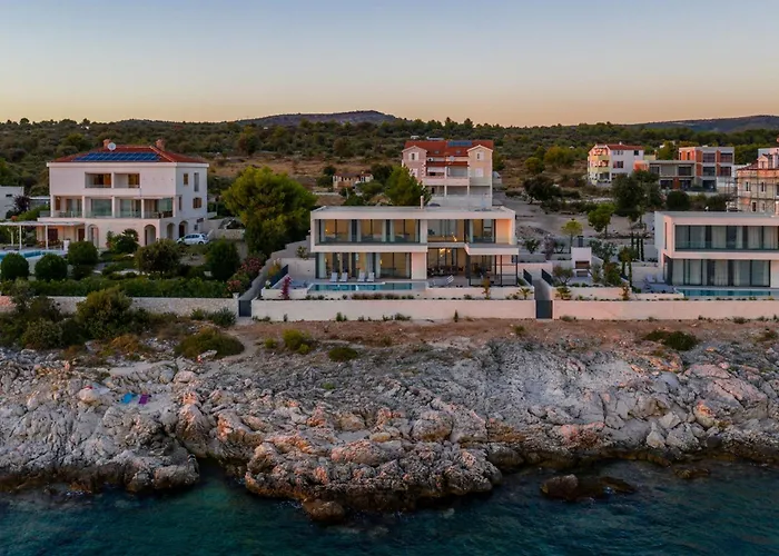 Villa Sensational 5 Bedrooms Miracle Balcony Overlooking Sea *